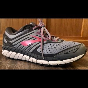 Women’s  Size 8 Brooks Ariel 18 Running Shoes
